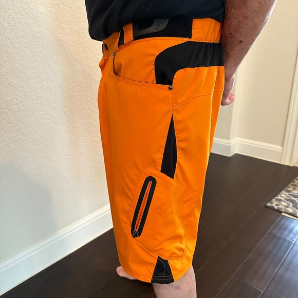 ZOIC Ether Shell Bike Shorts with Padded Liner Shorts- 36-38 - Picture 3 of 16